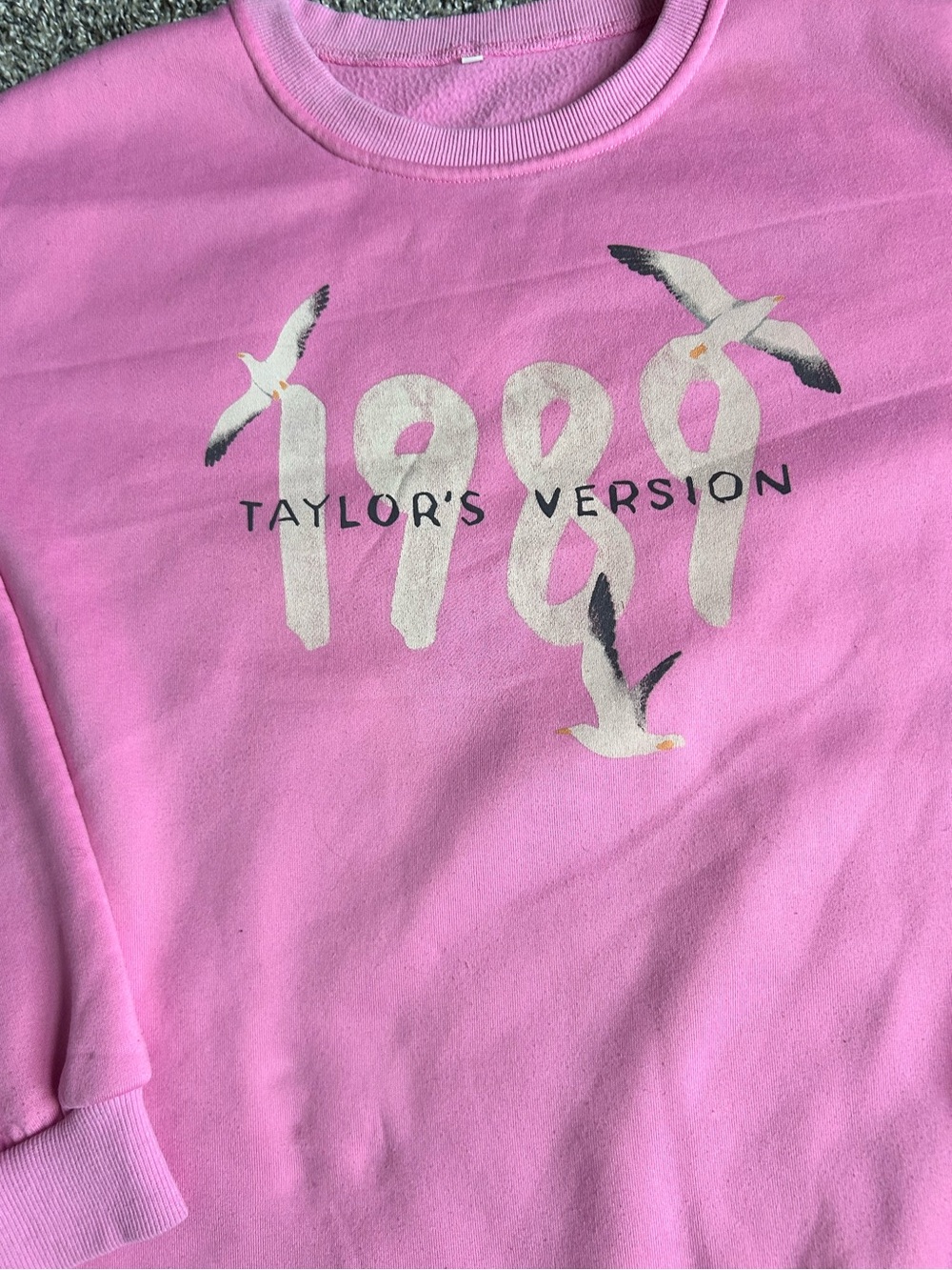 Taylor Swift 1989 Taylor’s Version Pink long Sweatshirt size XS-S - Picture 2 of 5